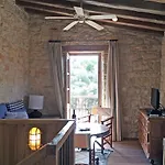 Apokryfo Traditional Guest house