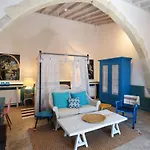 Apokryfo Traditional Lofou