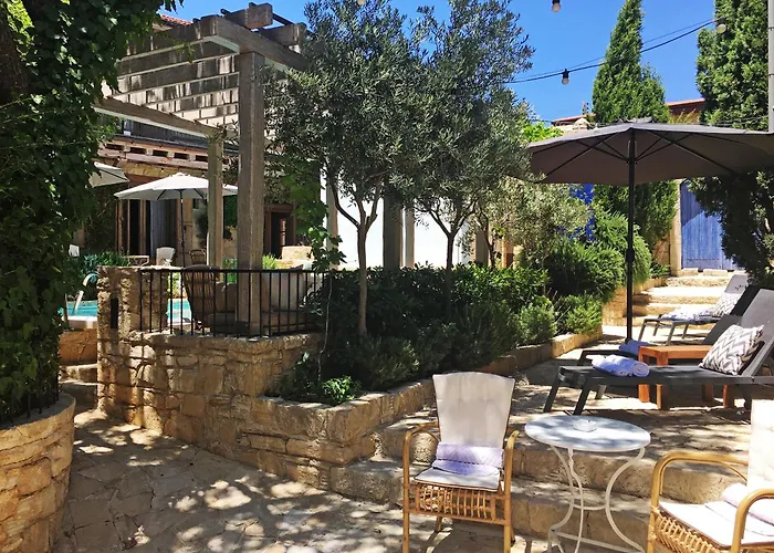 Apokryfo Traditional Lofou